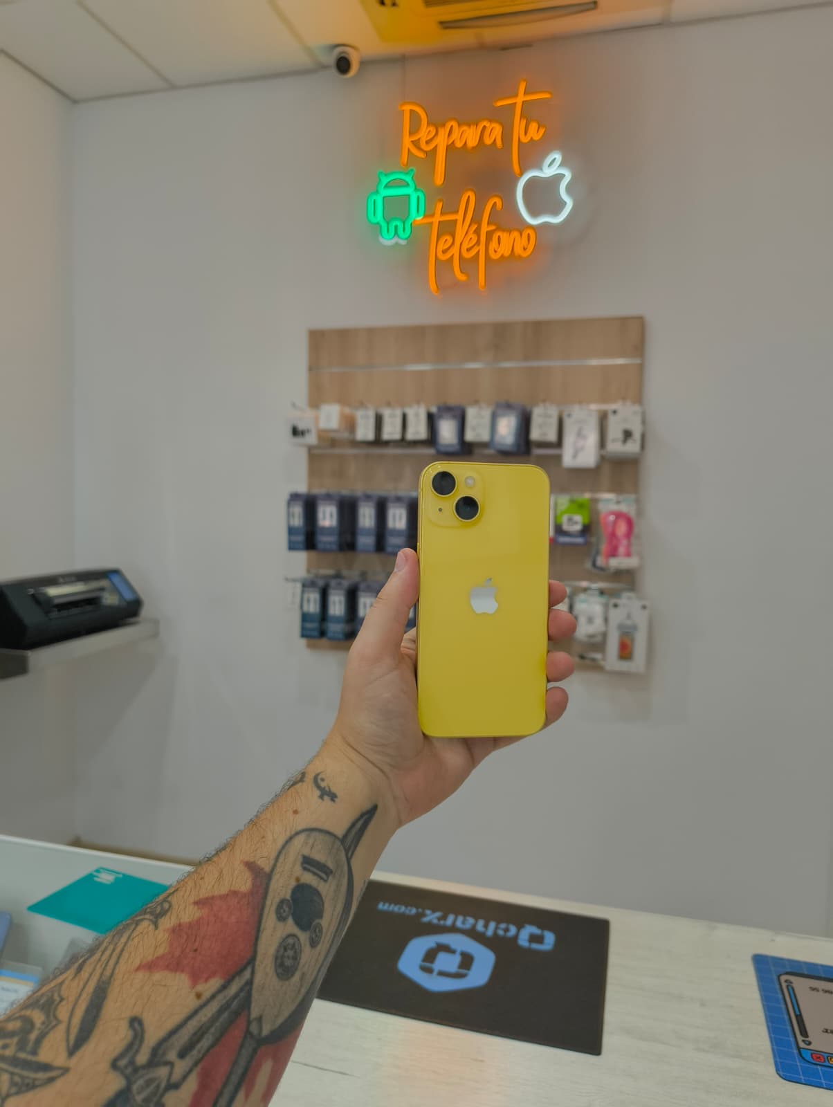 14 3 iPhone 14 Amarillo 256 GB - Imagen 1