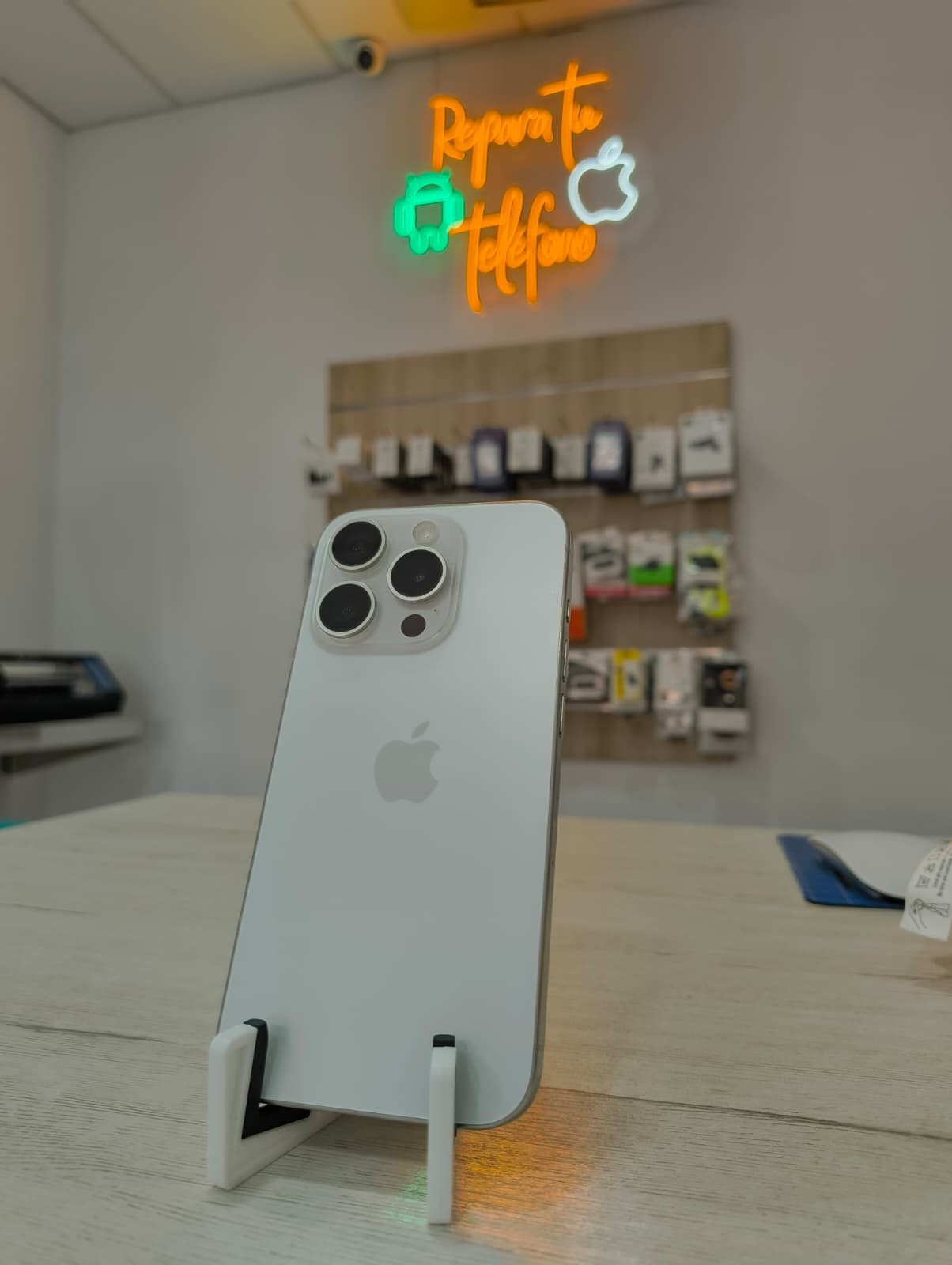 15 pro 256 blanco 1 iPhone 15 Pro Blanco 256 GB - Imagen 1