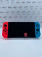 Nintendo Switch V2 con accesorios y Mario Odyssey