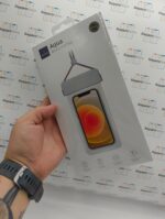 Funda acuática WIWU con el móvil dentro y cordón para el cuello